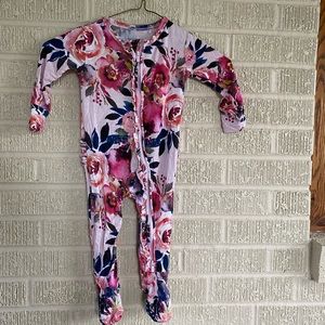 Posh Peanut floral footie
